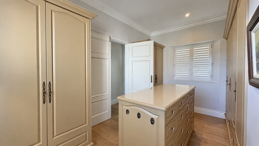 5 Bedroom Property for Sale in Sir Lowrys Pass Village Western Cape